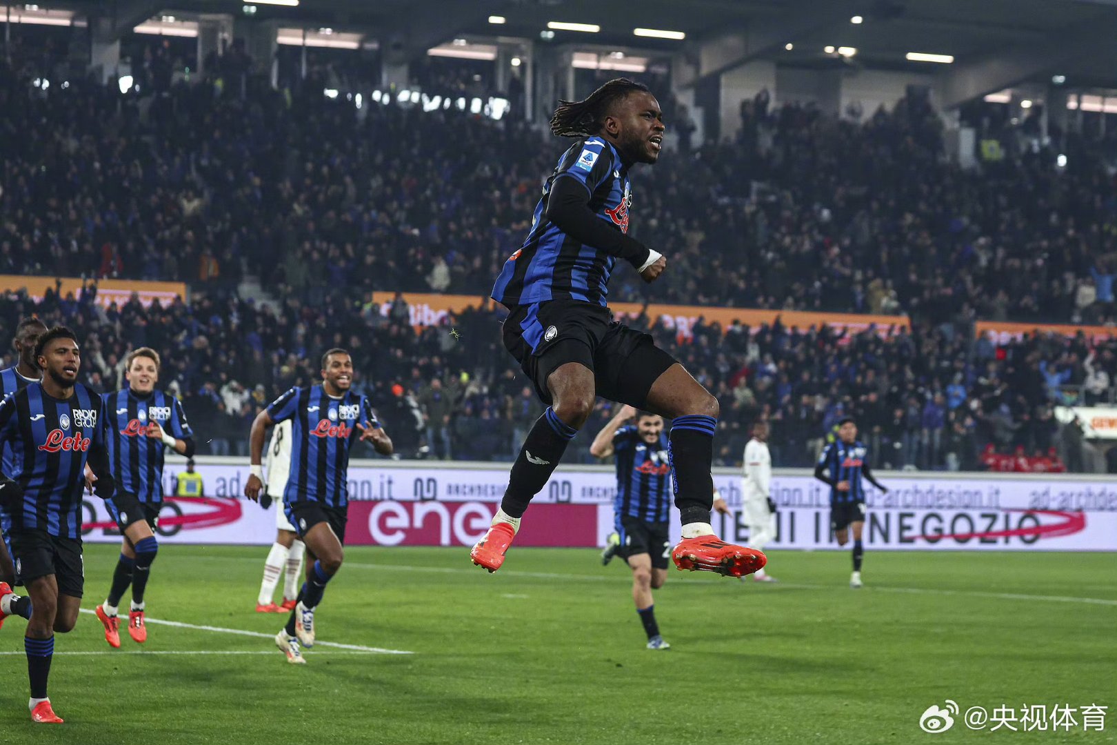 在防守端分 在防守端分