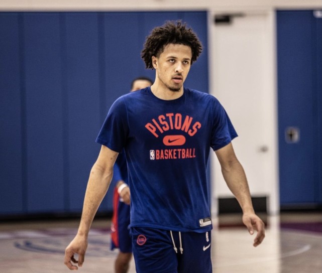 英超过去10年有5名球员在安菲尔德进2球，塞门约是近3年首位