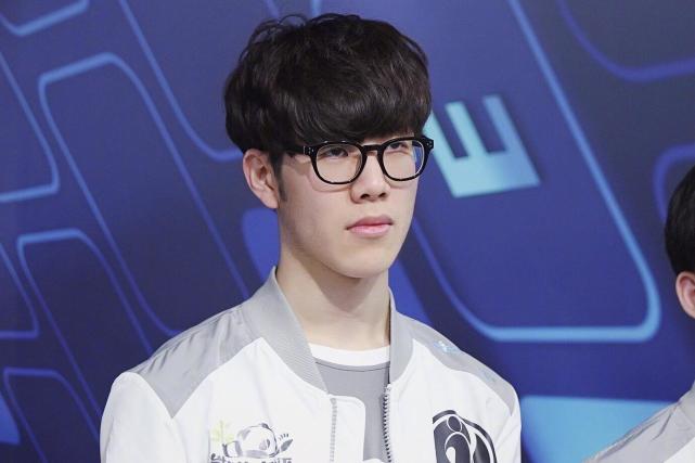 东亚杯首胜!中国队1-0中国香港队 黄政宇制胜球